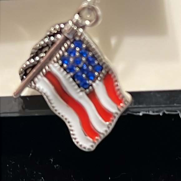 Napier American Flag Earrings ๐บ๐ธ - Picture 3 of 6